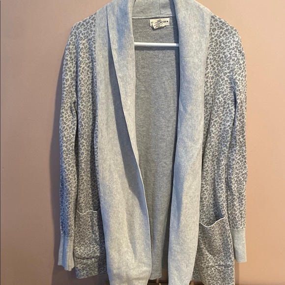 Women's Gray Leopard Print Sweater - Picture 1 of 4